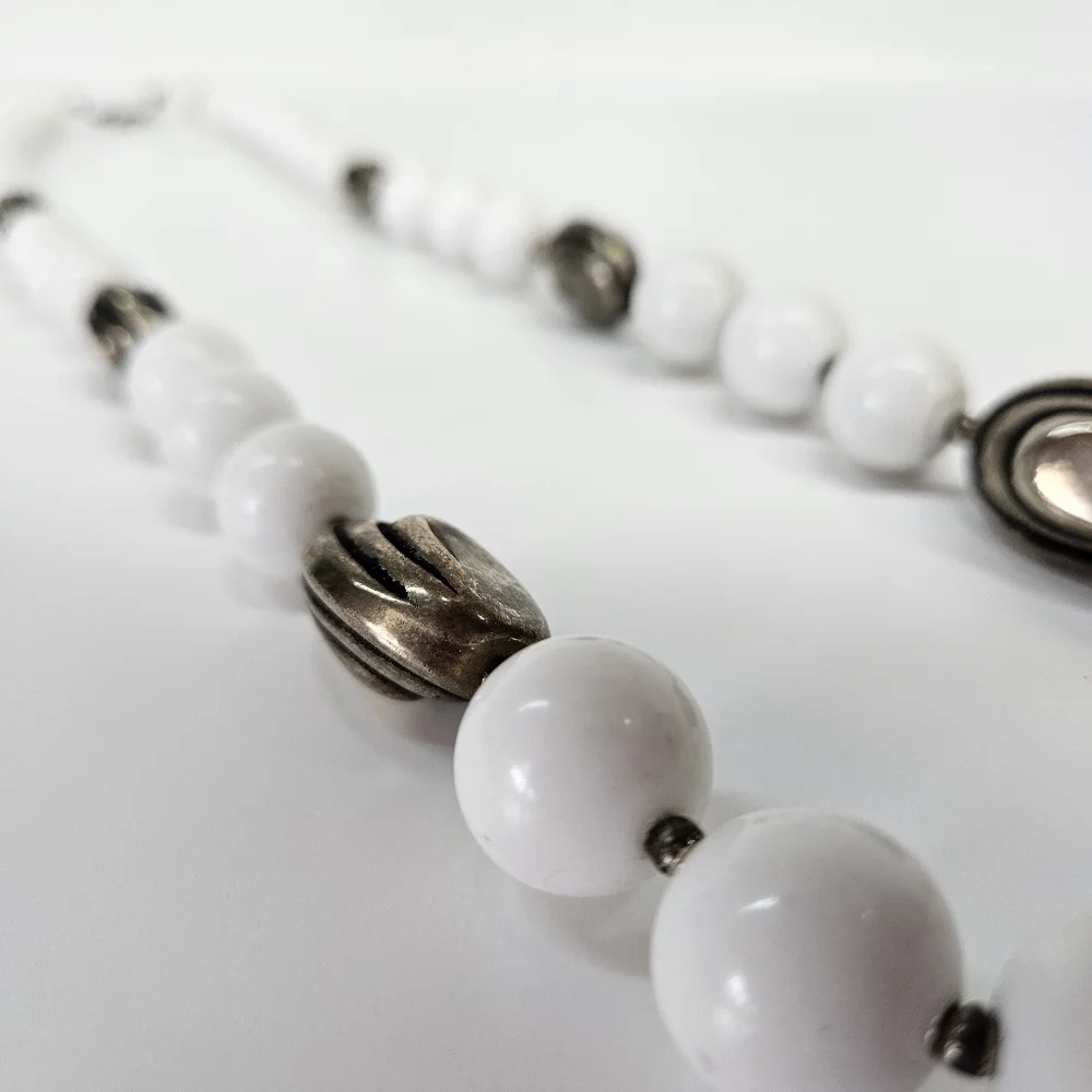 VINTAGE White Single Strand Plastic Beaded Bead Necklace Made in Korea